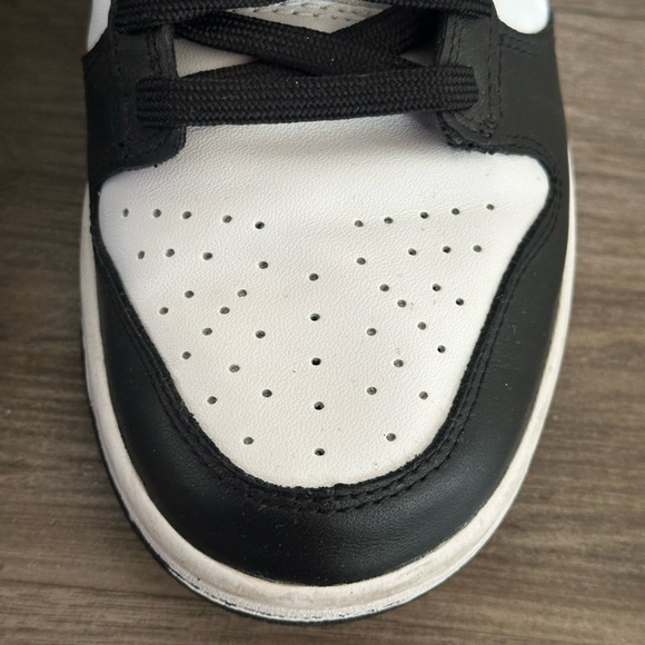 WOMEN'S NIKE DUNK LOW RETRO CASUAL SHOES. Size 9. - Picture 5 of 10